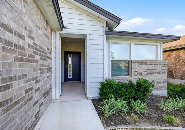 Photo 3 of Single family home for sale at 1145 Tipton St, Georgetown, TX 78633 | MLS# 6757116 | Listing updated on 2026-09-11