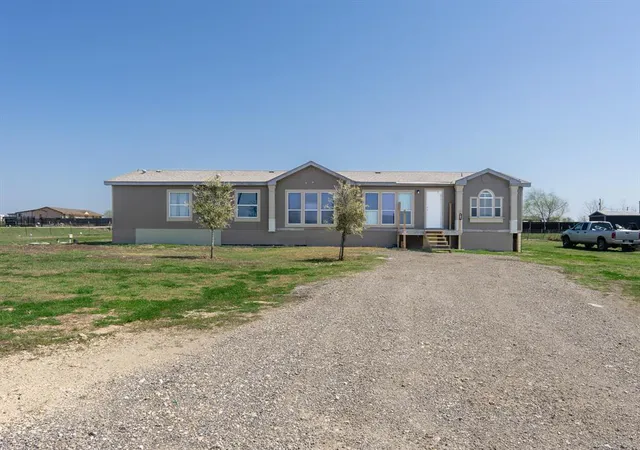 Manufactured home for sale at 103 Cloudberry Ln, Elgin, TX 78621 | MLS# 9959037