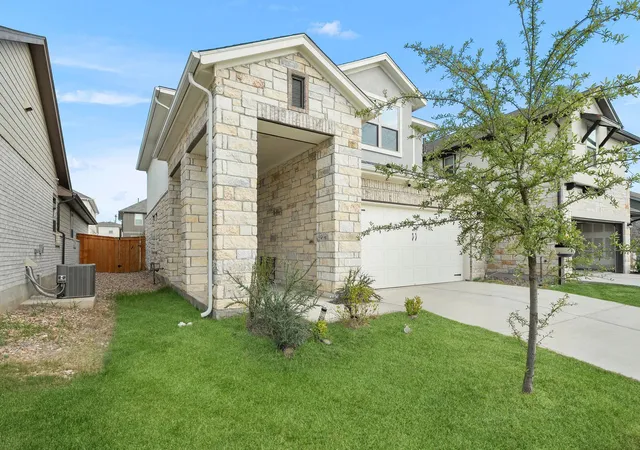 Photo 3 of Single family home for sale at 195 White Horses Dr, Kyle, TX 78640 | MLS# 8538729 | Listing updated on 2026-09-15
