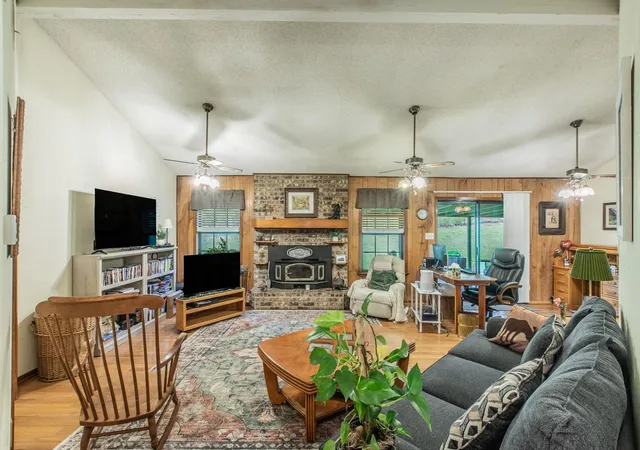 Photo 2 of Single family home for sale at 136 Redbird Ln, Smithville, TX 78957 | MLS# 1648858 | Listing updated on 2026-10-09