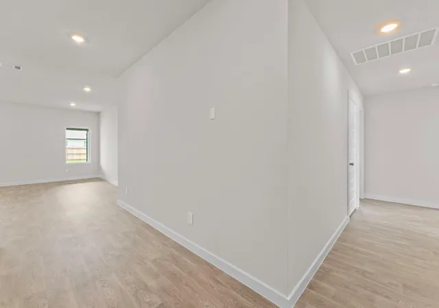 Photo 3 of Single family home for sale at 450 Kolbo Xing Cv, Lockhart, TX 78644 | MLS# 8642924 | Listing updated on 2026-09-14