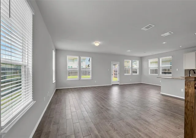 Photo 4 of Single family home for sale at 101 Crescent St, Georgetown, TX 78626 | MLS# 1284109 | Listing updated on 2026-09-15