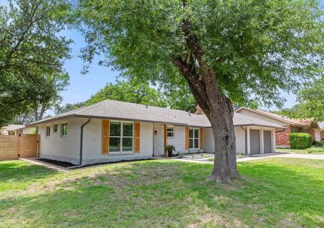 Photo 2 of Single family home for sale at 911 Cripple Crk Dr, Austin, TX 78758 | MLS# 2634138 | Listing updated on 2026-09-14