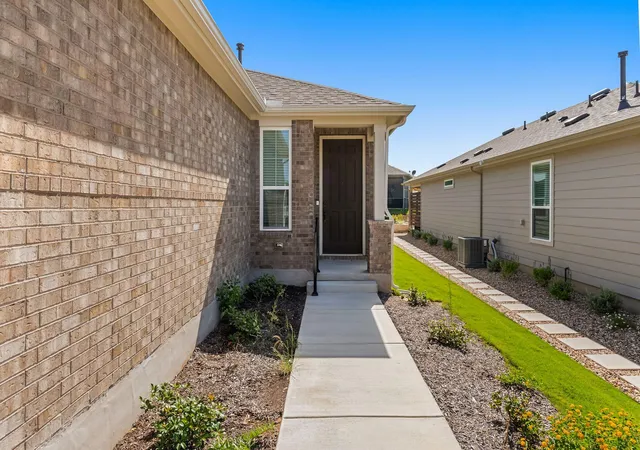 Photo 4 of Sale Pending at 120 Cross Bar St, Georgetown, TX 78633 | MLS# 1918499 | Listing updated on 2026-10-09