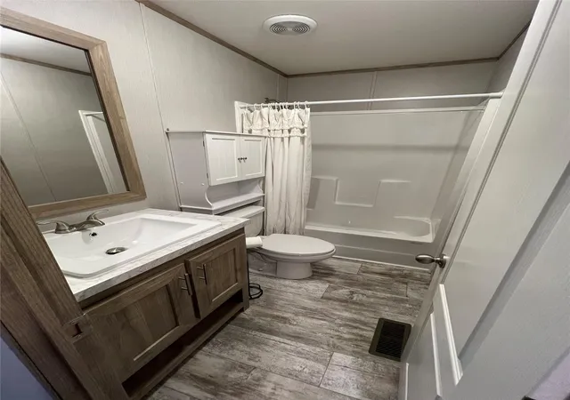 Listing Photo 5 - Condo for sale in building located at 11369 Mountain Top Cir, Jonestown, TX 78645
