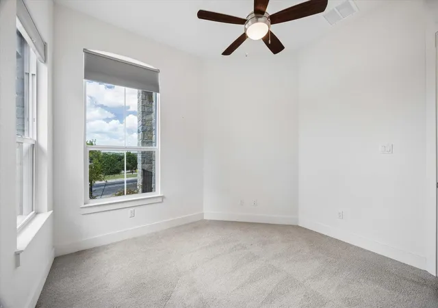 Listing Photo 5 - Condo for sale in building located at 109 Beneteau Dr, Austin, TX 78738