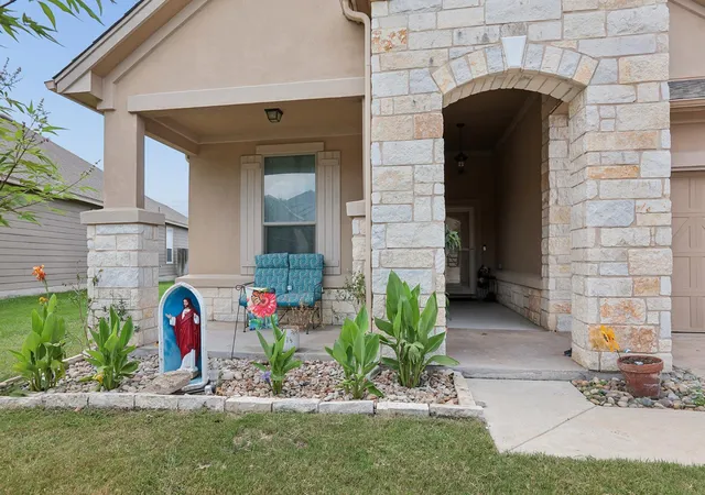 Photo 3 of Sale Pending at 5921 Sardinia Dr, Round Rock, TX 78665 | MLS# 6114024 | Listing updated on 2026-09-15