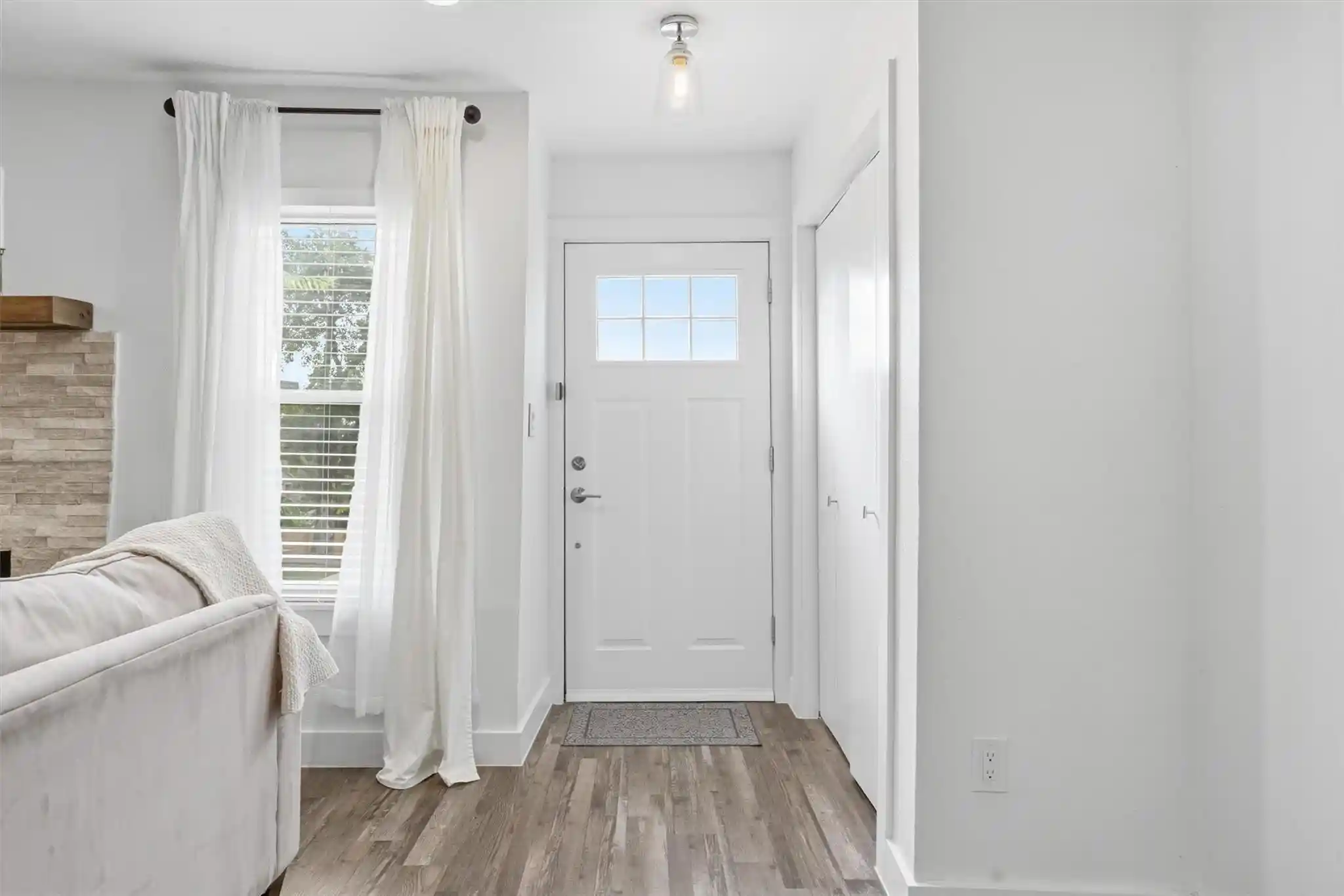 Listing Photo 2 - Condo for sale in 6406 Chimney Creek Cir located at 6406 Chimney Creek Cir, Austin, TX 78723 - Unit 6406 Chimney Crk Cir