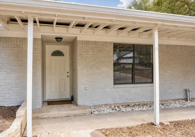 Photo 3 of Single family home for sale at 1011 Serenada Dr, Georgetown, TX 78628 | MLS# 3510138 | Listing updated on 2026-10-24