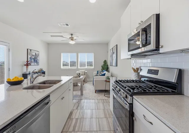 Listing Photo 5 - Condo for sale in building located at 419 White Steppe Wy, Georgetown, TX 78626 - Unit #58