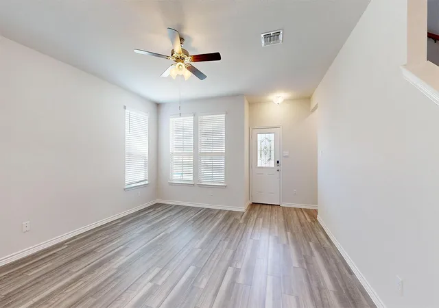 Photo 2 of Single family home for sale at 225 Dora Dr, Killeen, TX 76542 | MLS# 3972153 | Listing updated on 2026-10-24