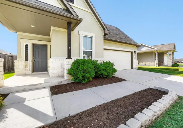 Photo 2 of Single family home for sale at 170 Silver Glen Dr, Kyle, TX 78640 | MLS# 5572194 | Listing updated on 2026-09-14