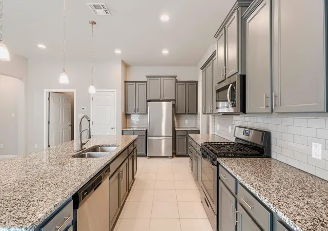 Photo 4 of Single family home for sale at 170 Silver Glen Dr, Kyle, TX 78640 | MLS# 5572194 | Listing updated on 2026-09-14