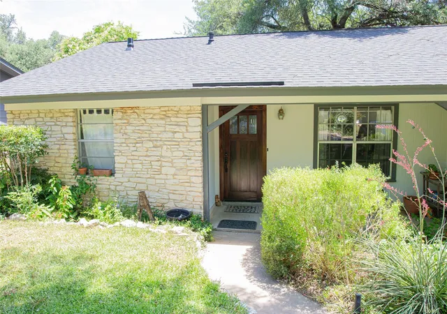 Photo 3 of Single family home for sale at 902 Austin Highlands Blvd, Austin, TX 78745 | MLS# 8011819 | Listing updated on 2026-09-12
