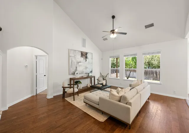 Photo 3 of Single family home for sale at 608 Royal Burgess Dr, Round Rock, TX 78664 | MLS# 8203373 | Listing updated on 2026-09-12