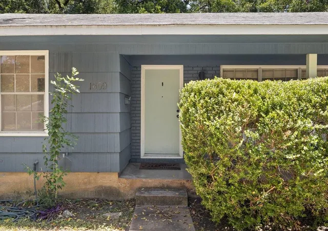 Photo 2 of Single family home for sale at 1609 Larkwood Dr, Austin, TX 78723 | MLS# 7435858 | Listing updated on 2026-09-15