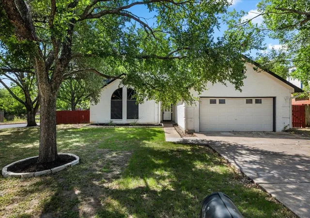Photo 1 of Sale Pending at 201 Susana Ln, Georgetown, TX 78628 | MLS# 4077282 | Listing updated on 2026-09-14