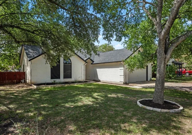 Photo 2 of Sale Pending at 201 Susana Ln, Georgetown, TX 78628 | MLS# 4077282 | Listing updated on 2026-09-14