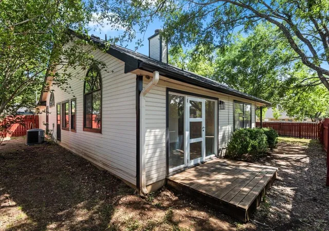 Photo 4 of Sale Pending at 201 Susana Ln, Georgetown, TX 78628 | MLS# 4077282 | Listing updated on 2026-09-14