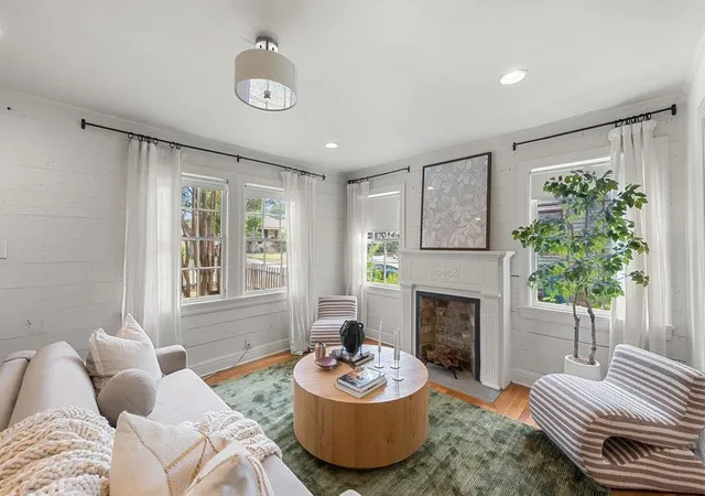 Photo 2 of Single family home for sale at 1016 E 43rd Street, Austin, TX 78751 | MLS# 6492548 | Listing updated on 2026-09-27