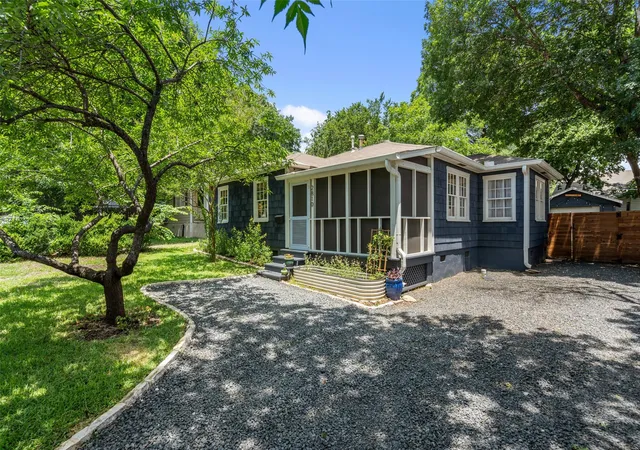 Photo 2 of Single family home for sale at 2810 Windsor Rd, Austin, TX 78703 | MLS# 4536397 | Listing updated on 2026-09-25