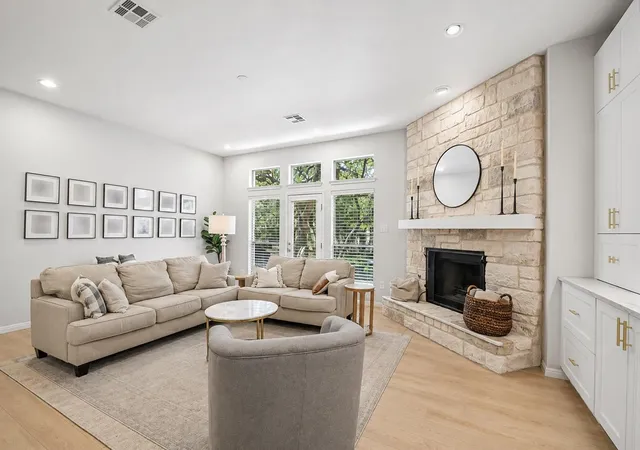 Photo 3 of Single family home for sale at 8008 Ladera Verde Dr, Austin, TX 78739 | MLS# 3905886 | Listing updated on 2026-10-28