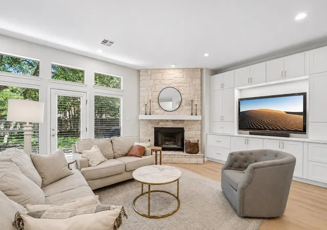 Photo 4 of Single family home for sale at 8008 Ladera Verde Dr, Austin, TX 78739 | MLS# 3905886 | Listing updated on 2026-10-28