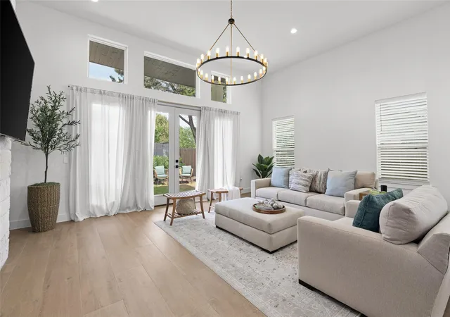 Photo 4 of Single family home for sale at 21408 Lakefront Dr, Lago Vista, TX 78645 | MLS# 2467387 | Listing updated on 2026-09-15