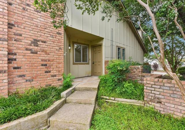 Listing Photo 5 - Condo for sale in building located at 1413 W Braker Ln, Austin, TX 78758 - Unit #B