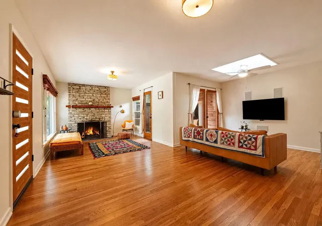 Photo 3 of Single family home for sale at 2209 La Casa Dr, Austin, TX 78704 | MLS# 6840039 | Listing updated on 2026-09-21