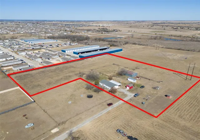 Photo 3 of Manufactured home for sale at 100 Prairie Dr, Jarrell, TX 76537 | MLS# 5195918 | Listing updated on 2026-09-10