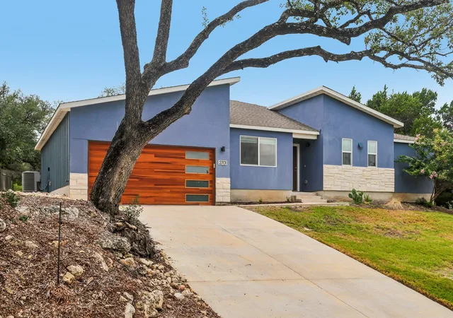 Photo 1 of Single family home for sale at 2701 Warren Cv, Lago Vista, TX 78645 | MLS# 6269318 | Listing updated on 2026-10-01