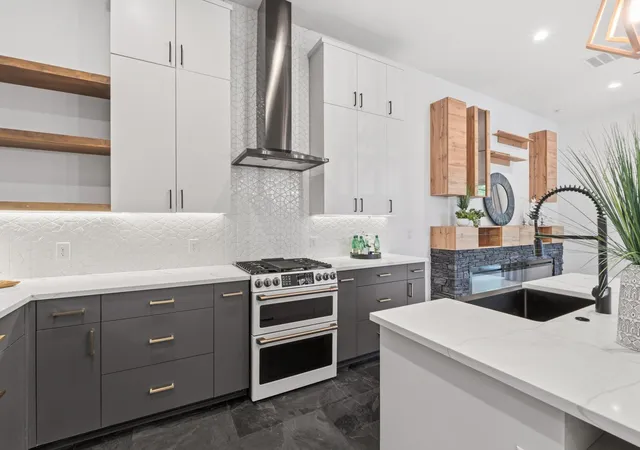 Listing Photo 4 - Condo for sale in building located at 3304 E 17th St, Austin, TX 78721 - Unit #B