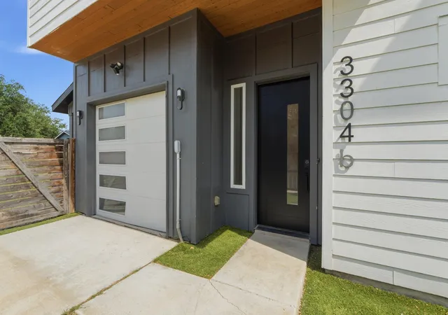Listing Photo 4 - Condo for sale in building located at 3304 E 17th St, Austin, TX 78721 - Unit #B