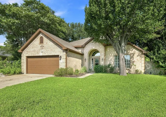 Photo 1 of Single family home for sale at 302 N Carriage Hills Dr, Georgetown, TX 78626 | MLS# 3991266 | Listing updated on 2026-09-14