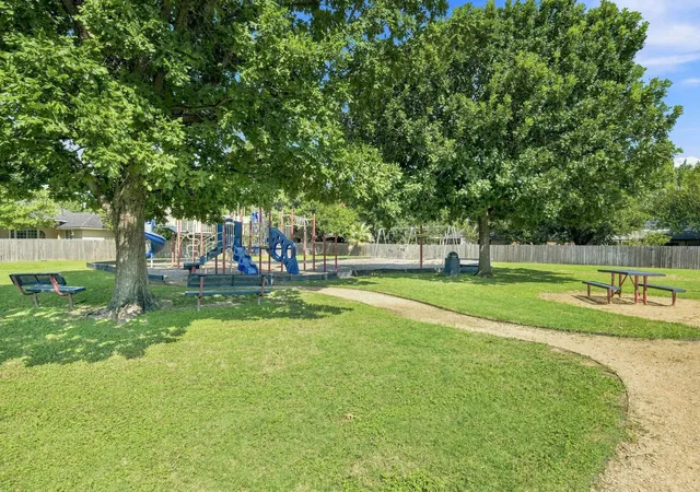 Photo 29 of Single family home for sale at 302 N Carriage Hills Dr, Georgetown, TX 78626 | MLS# 3991266 | Listing updated on 2026-09-14