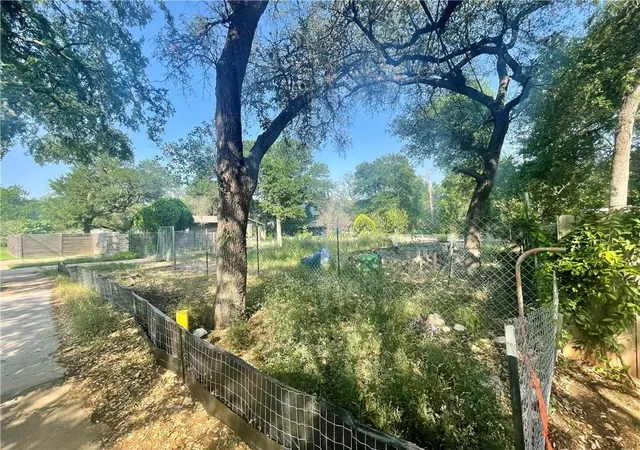 Photo 4 of Land for sale at 4621 Menchaca Rd, Austin, TX 78745 | MLS# 7597617 | Listing updated on 2026-09-11