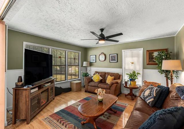 Photo 3 of Single family home for sale at 133 Sherwood St, San Marcos, TX 78666 | MLS# 9243430 | Listing updated on 2026-10-06