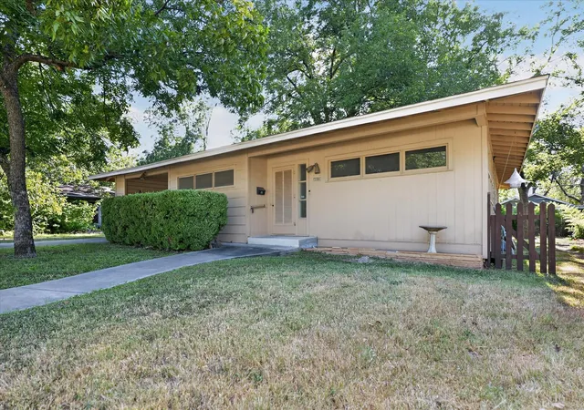Photo 2 of Sale Pending at 4809 Westfield Dr, Austin, TX 78731 | MLS# 1053960 | Listing updated on 2026-09-24