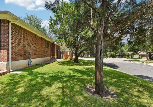 Photo 3 of Single family home for sale at 5815 Lomita Verde Cir, Austin, TX 78749 | MLS# 9417098 | Listing updated on 2026-10-27