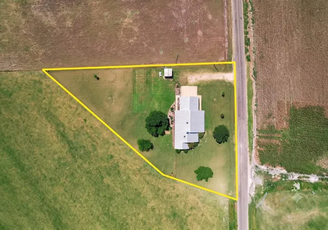 Photo 3 of Single family home for sale at 1465 County Rd 436, Thrall, TX 76578 | MLS# 9993195 | Listing updated on 2026-10-07