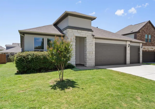 Photo 3 of Sale Pending at 5825 Toscana Trce, Round Rock, TX 78665 | MLS# 6322933 | Listing updated on 2026-09-15