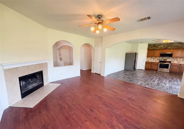 Photo 3 of Single family home for sale at 206 Almquist St, Hutto, TX 78634 | MLS# 1769625 | Listing updated on 2026-10-07
