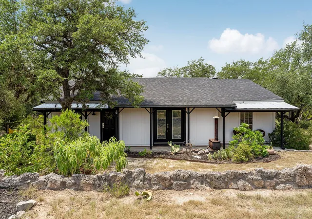 Photo 2 of Single family home for sale at 2591 Spring Valley Dr, Dripping Springs, TX 78620 | MLS# 5606263 | Listing updated on 2026-09-14