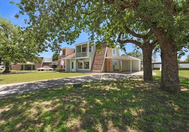 Photo 3 of Townhouse for sale at 226 Big Oaks Dr, Kingsland, TX 78639 | MLS# 6511681 | Listing updated on 2026-09-11