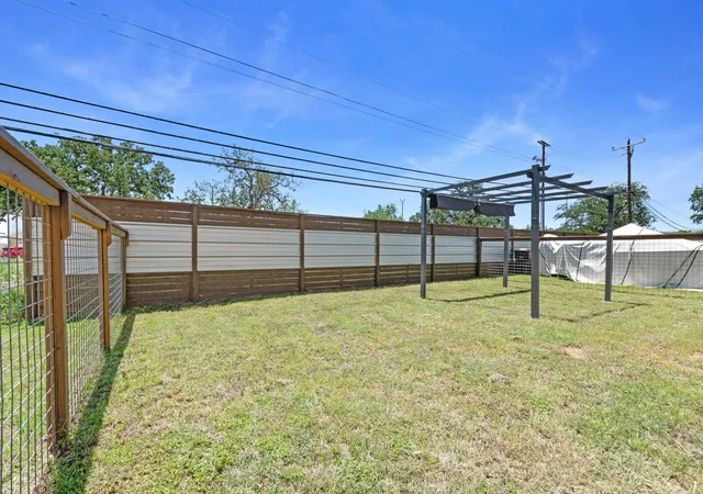 Photo 4 of Townhouse for sale at 226 Big Oaks Dr, Kingsland, TX 78639 | MLS# 6511681 | Listing updated on 2026-09-11