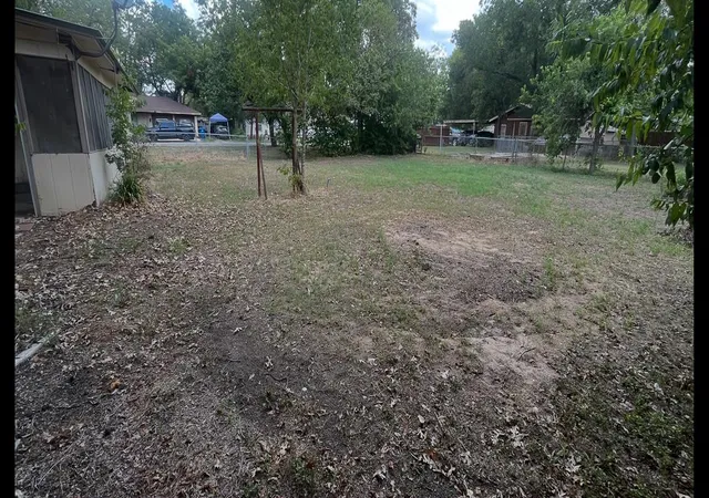 Photo 4 of Single family home for sale at 706 W Live Oak St, Lockhart, TX 78644 | MLS# 8167057 | Listing updated on 2026-09-14