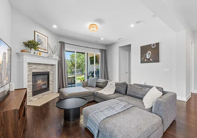 Photo 4 of Single family home for sale at 7124 Calpe Dr, Austin, TX 78739 | MLS# 9381759 | Listing updated on 2026-10-05