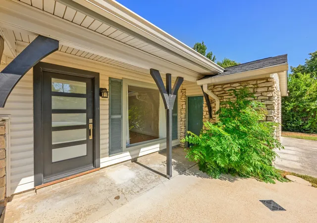 Photo 3 of Single family home for sale at 6802 Columbia Dr, Austin, TX 78723 | MLS# 5172326 | Listing updated on 2026-09-12
