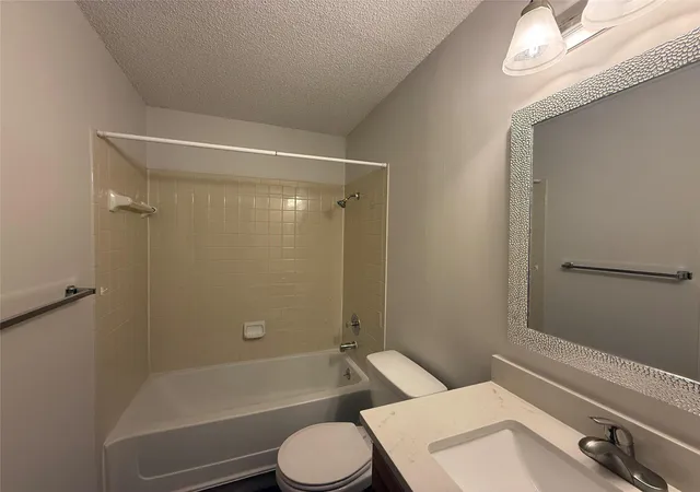 Listing Photo 4 - Condo for sale in building located at 416 Greenlawn Blvd, Round Rock, TX 78664